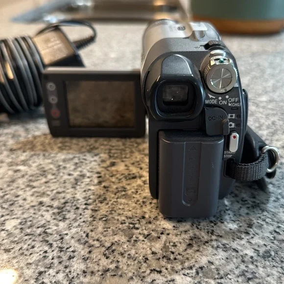 Sony Handycam DCR-DVD105E Camcorder with Mini DVD-RW Discs - Picture 5 of 8